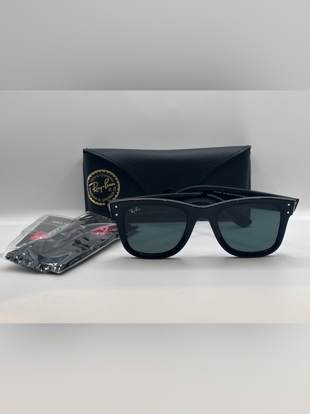 Ray-Ban WAYFARER REVERSE unisex Black Frame Sunglasses with Dark Green Lenses